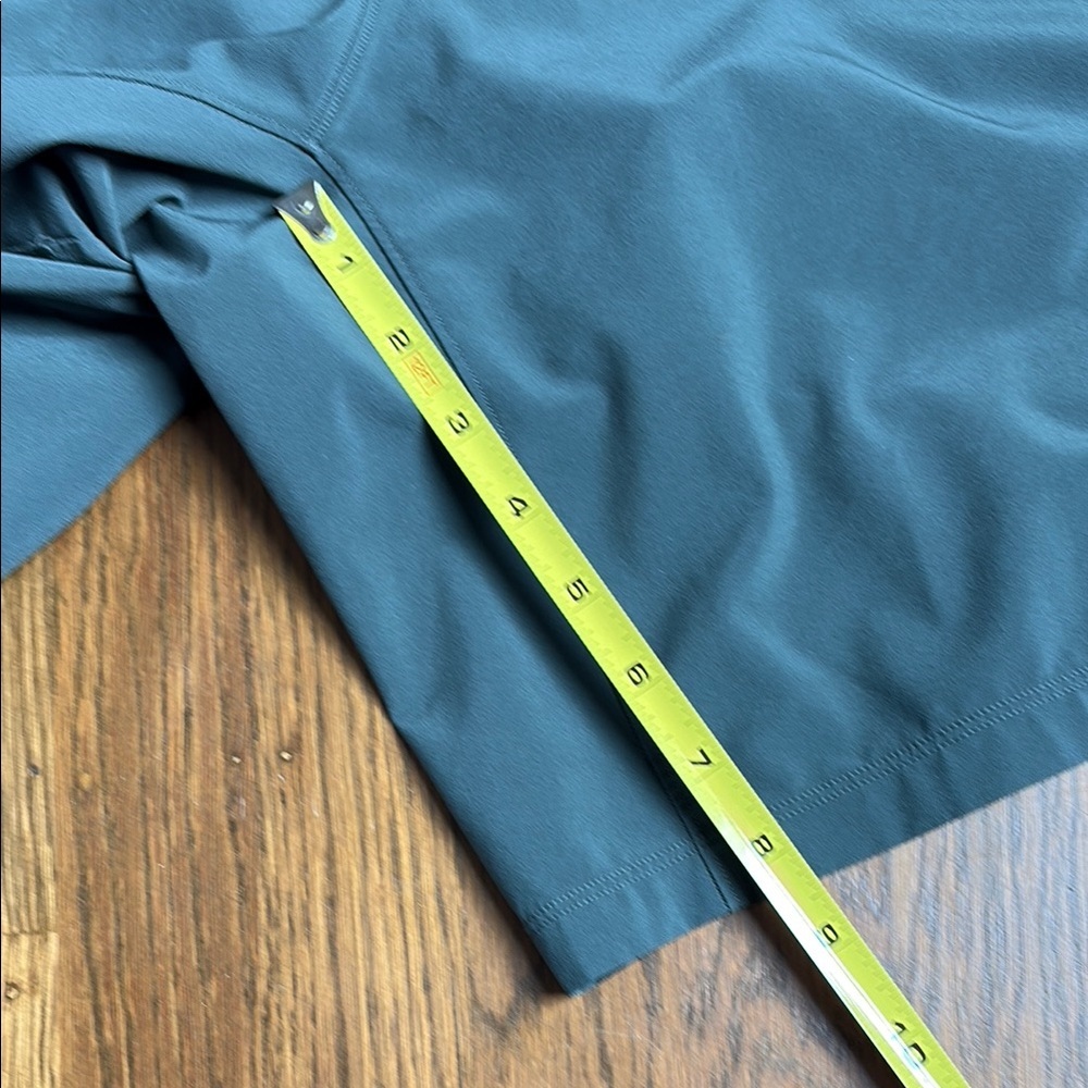 Lululemon men’s the pacebreaker shorts size L - Picture 3 of 6